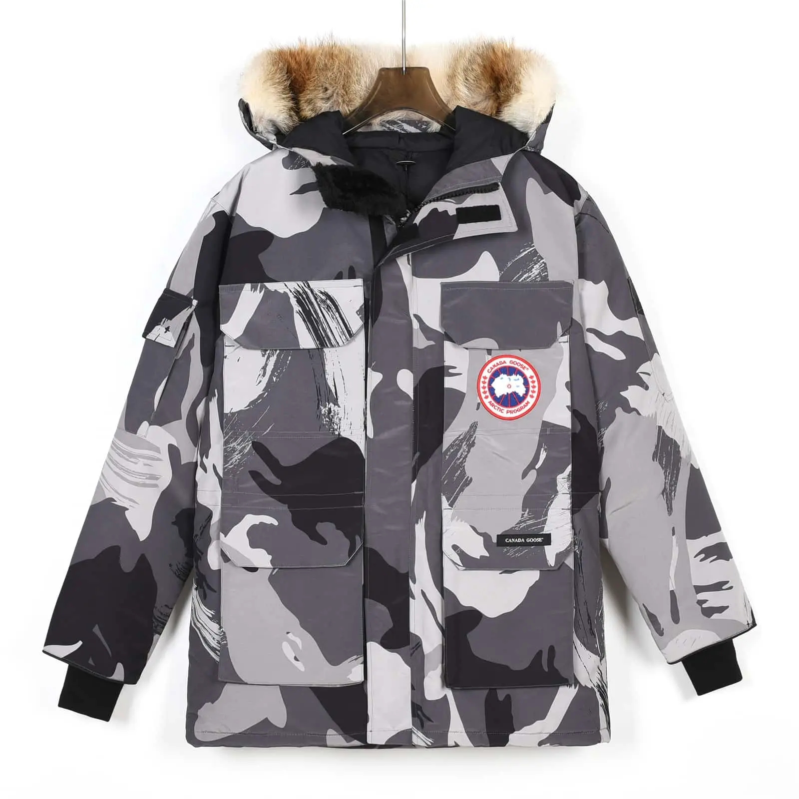 Почему Canada Goose никогда не бывает на распродаже